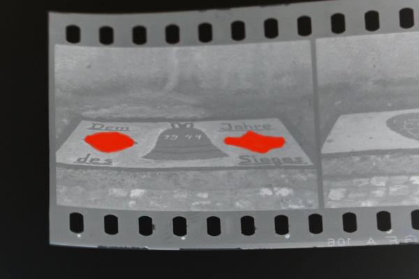 zwei alte Negativbilder -  Steinbilder ? Sandbilder ? 1944 - Weihnachten und Glocke